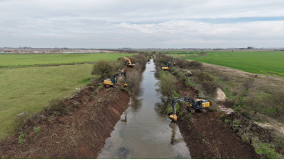 Prevención de “El Niño”: Provincia intensifica la limpieza de los canales principales en los departamentos San Lorenzo y Rosario