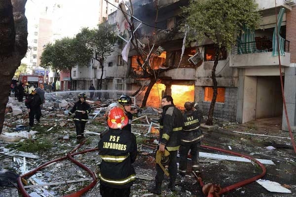 Rosario: son 12 los muertos y la investigación recayó sobre el gasista del edificio