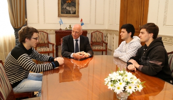 Bonfatti recibió a alumnos rosarinos que participaron de una olimpíada mundial de programadores