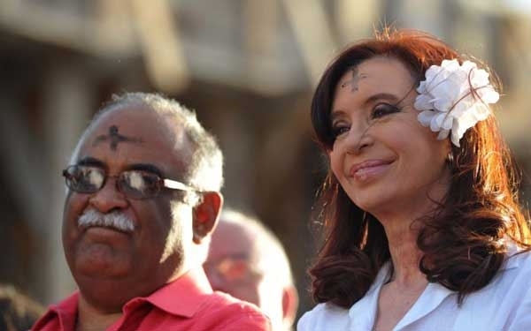 Cristina en un homenaje a Chávez en Barracas: "Junto a Néstor, los custodian sus pueblos"