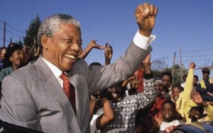 Murió Nelson Mandela, un emblemático defensor de la democracia y de los derechos humanos