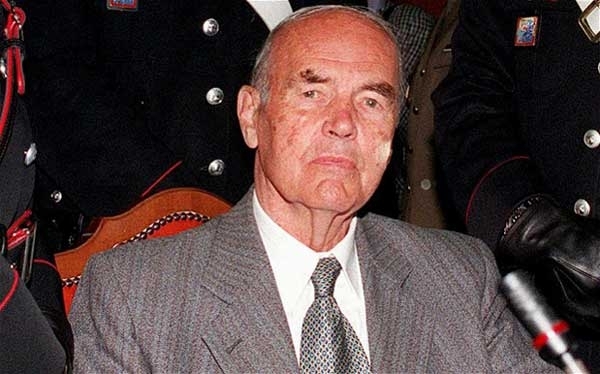 Murió el criminal de guerra nazi Erich Priebke