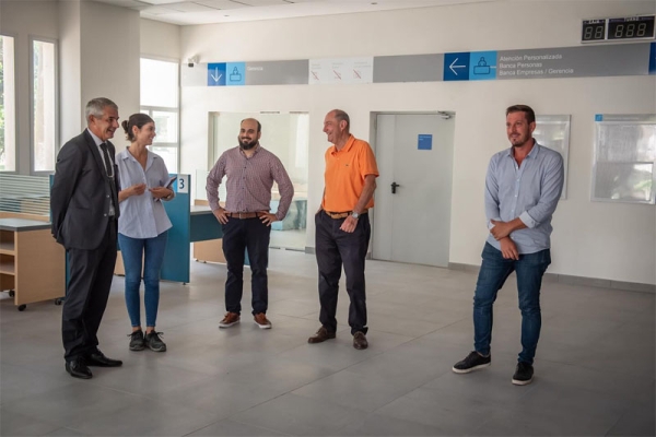 Maglia visitó las instalaciones de la sucursal de Banco Nación en Baigorria
