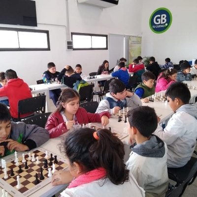 Niños de escuelas primarias participaron de un certamen de ajedrez
