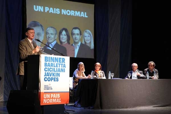 "Proponemos un país normal, donde funcionen las instituciones y la democracia, respetemos la Constitución, la independencia de poderes y el federalismo"