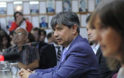 Un concejal y una periodista se retiraron de una fiesta por la presencia de un genocida