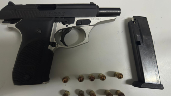 Detienen a dos hombres armados que amenazaron y persiguieron a un joven