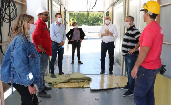 El gobernador Omar Perotti visitó la construcción del hospital modular en el Eva Perón