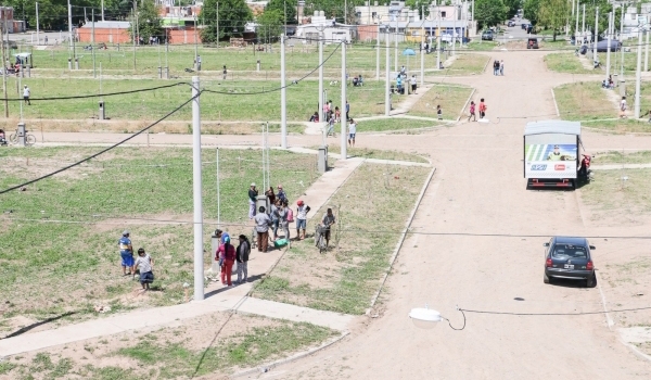 La provincia entregó 100 terrenos a familias Qom de Rosario