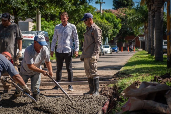 El Municipio realiza trabajos de bacheo con hormigón en Avenida Buenos Aires