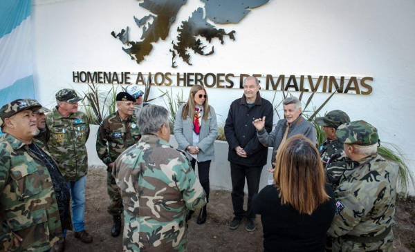 Baigorria honra a sus héroes con una nueva vigilia y acto por Malvinas