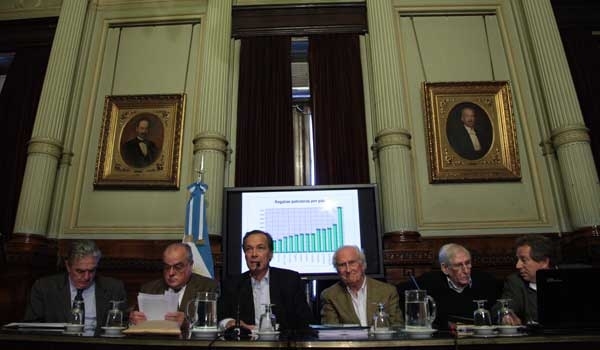 Senadores de la oposición contra la Ley de hidrocarburos