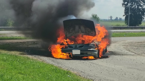 Se incendió un automóvil en la autopista Rosario-Santa Fe, a la altura de Capitán Bermúdez