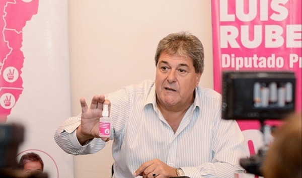 Luis Rubeo (h) y la campaña de concientización contra el dengue en Rosario