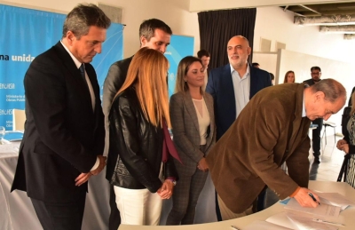 Maglia firmó convenios para avanzar con obras de cloacas en Baigorria