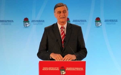 Tras imponerse en las elecciones, Binner inicia gira por Europa 