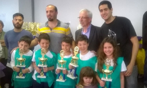 Alumnos de la escuela 550 ganaron un torneo interdistrital de Ajedrez