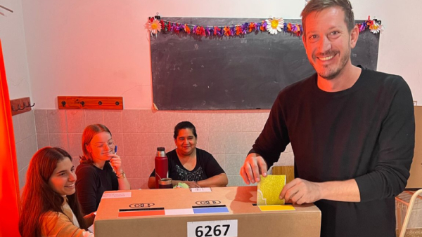 Tartarelli ya votó: "Ilusionado por el acompañamiento de los vecinos de Baigorria"