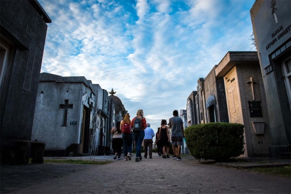 Nuevo recorrido cultural por el cementerio de Granadero Baigorria