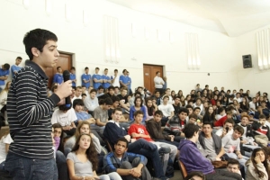 Otros 300 jóvenes participaron del simulacro de votación del Concejo