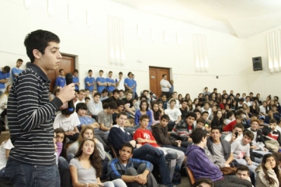 Otros 300 jóvenes participaron del simulacro de votación del Concejo