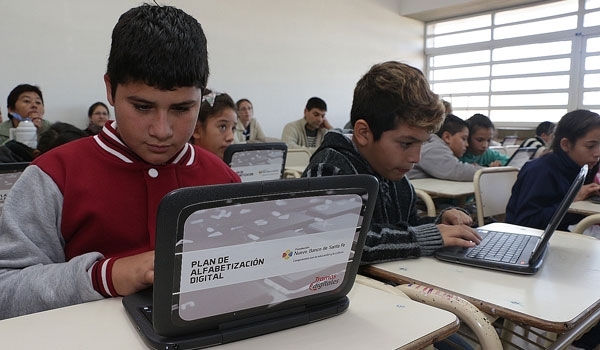 La Fundación NBSF entregó equipamiento digital a 14 escuelas de la ciudad de Santa Fe