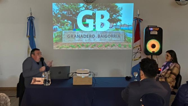 Se llevó a cabo una nueva charla en el marco del 135 aniversario de la fundación de la ciudad