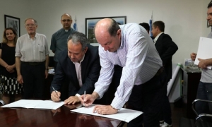 Maglia firmó el convenio por la CET