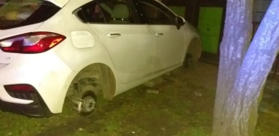 Volvieron a robar ruedas de vehículos estacionados