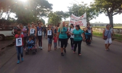Una multitud acompañó a los familiares de Violeta Abregú