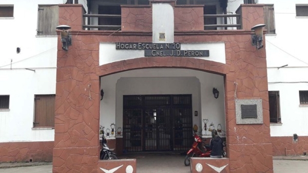 Robó una puerta del Hogar Escuela, la llevaba al hombre y cayó preso