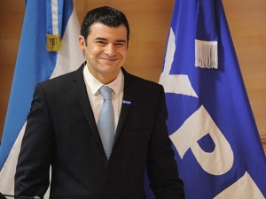  El CEO de YPF viajó a Londres, en una gira internacional en búsqueda de inversores 