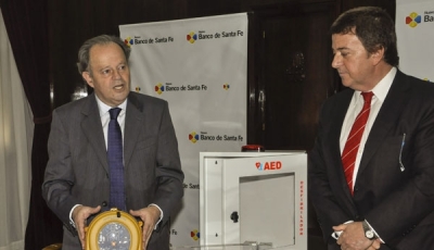 El Nuevo Banco de Santa Fe instaló desfibriladores de última generación