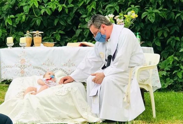 Cumple 38 años al frente de la parroquia San Pedro, el padre Gabriel del Paso