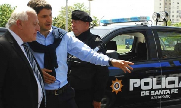 Lifschitz entregó 50 camionetas para la Policía de Rosario