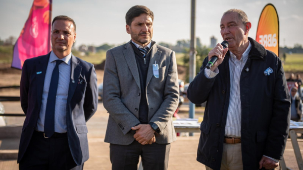 Maglia y Pullaro inauguraron una histórica plaza de Remanso Valerio