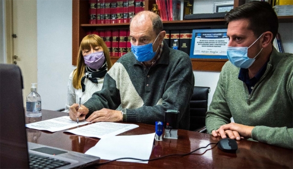 Maglia firmó la extensión de la red de cloacas con beneficio directo para más de 2 mil vecinos