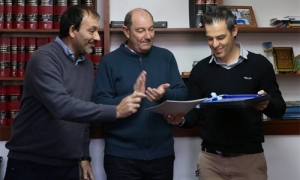 Homenaje al deportista Leonel Larrauri