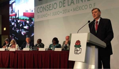 Binner: "La especulación financiera y la corrupción son armas de destrucción masiva y matan"