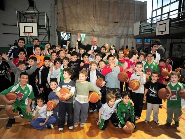  Bonfatti entregó fondos a 18 clubes de la Región 4 - Nodo Rosario 