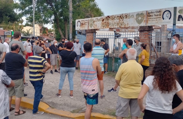 Vecinos al rescate del club Paraíso