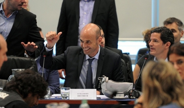Cambiemos prometió en Diputados "duplicar las autopistas del país"