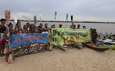 Ecologistas limpiaron la Isla de los Mástiles en el Día de Acción en Defensa de los Ríos