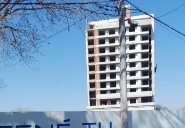 Los responsables de la obra en Costa Bouchard dijeron que se reactiva la construcción