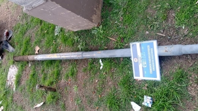 Detenidos por robar un poste de alumbrado público