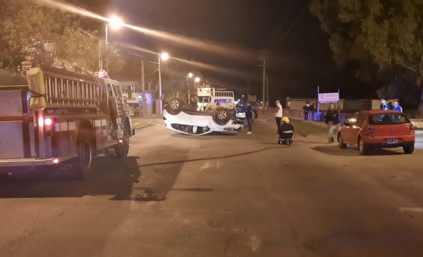 Varios heridos leves en un múltiple choque en Los Robles