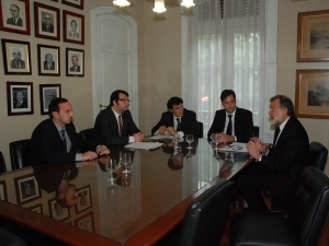 Bielsa: "Hay que cooperar, pero nunca para ocultar delitos donde hay manos manchadas de sangre" 