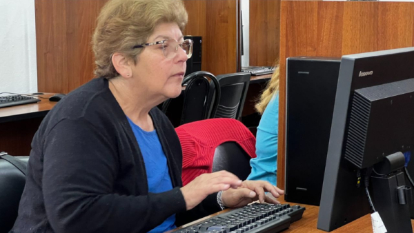 “Mayores Conectados – Tu Banco a un Clic”: una propuesta para fortalecer la autonomía digital y financiera de las personas mayores