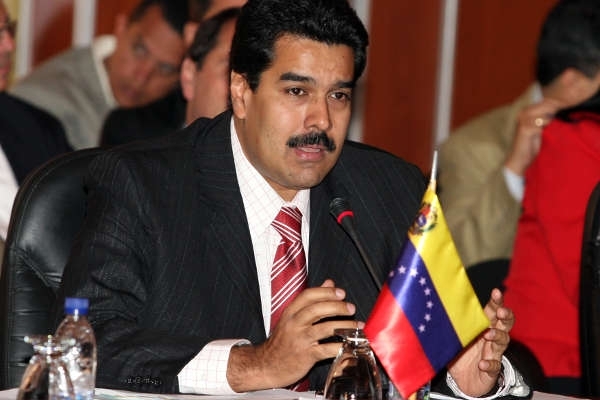 Maduro ve "amenazas golpistas" contra Rousseff y compromete apoyo