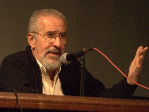 Atilio Borón criticó la concentración de medios y valoró el triunfo de Chávez 